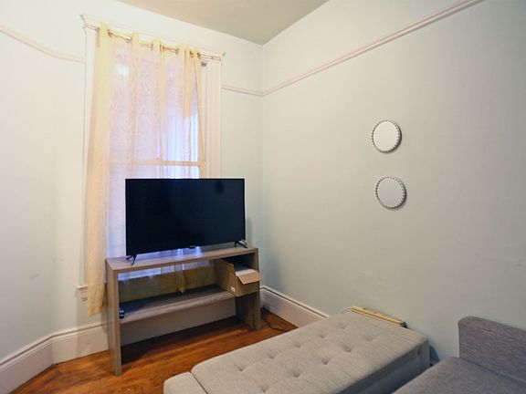 4th image of 709 Clayton St #2