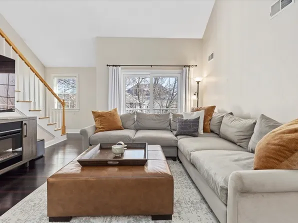 25 Wall St APT K, Canton, MA 02021