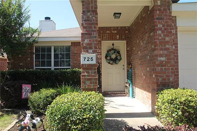 1st image of 725 Bamboo Dr