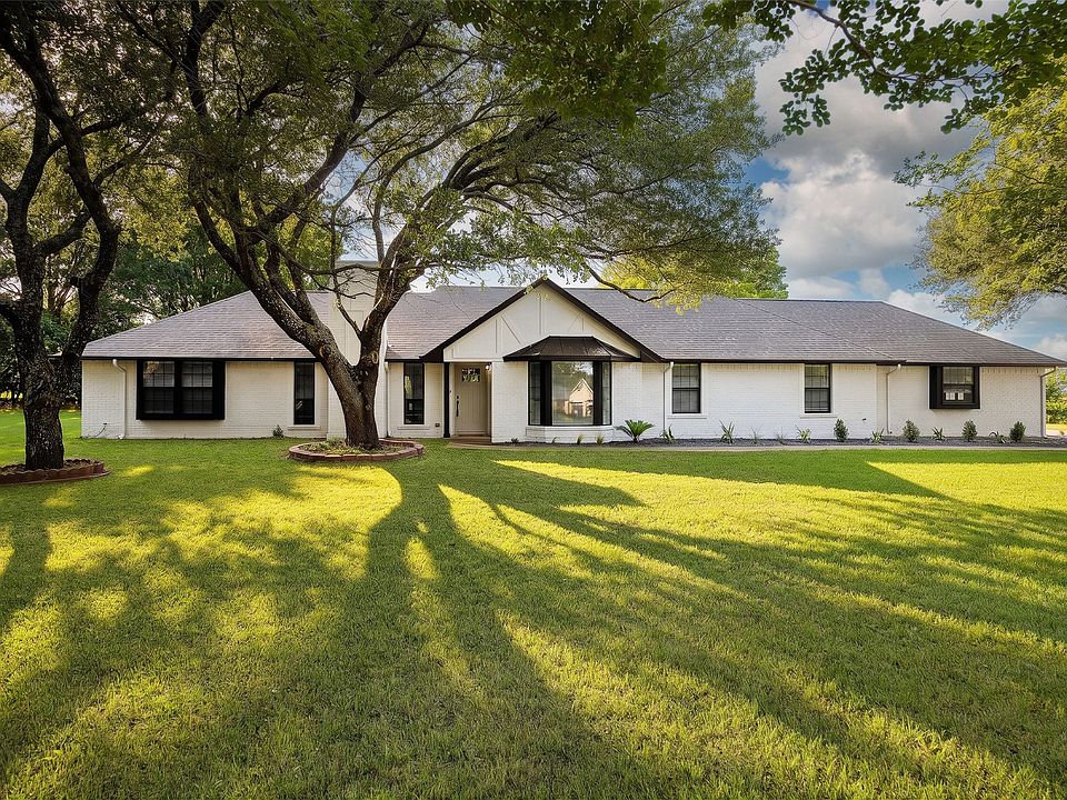 1st image of 16 S Ridge Cir
