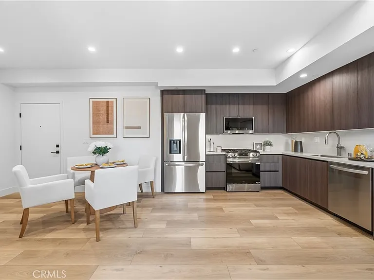 150 S Oak Knoll Ave #105 — Photo 6