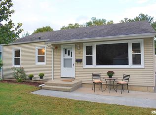 12 Edgehill Ct, Jacksonville, IL 62650