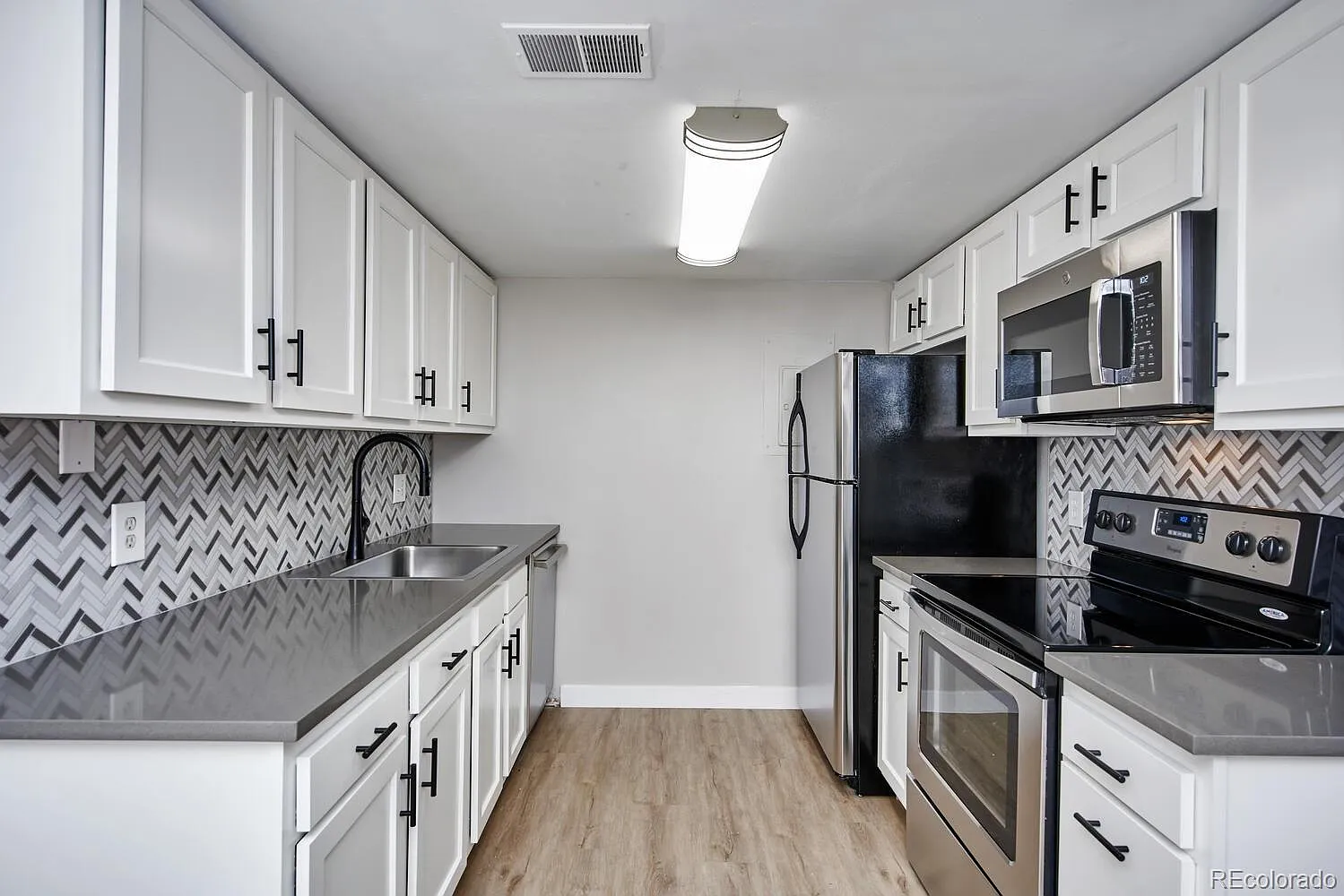 1 bed, 1.0 bath, 588 sqft, $1,525 — Photo 1