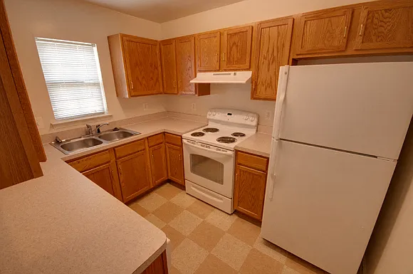 Hunting Creek Townhouse Apartments — Photo 2