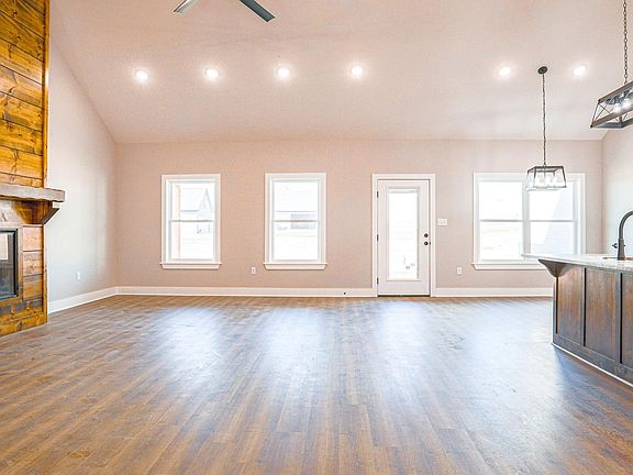 3rd image of 196 Irene Cir