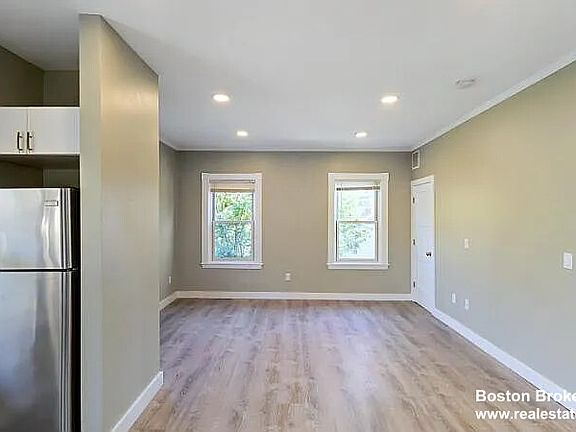 5th image of 17 Ashley St APT 3