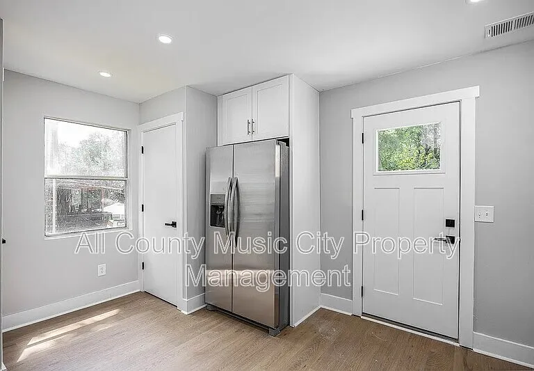 1907 S Lyle Ln — Photo 10