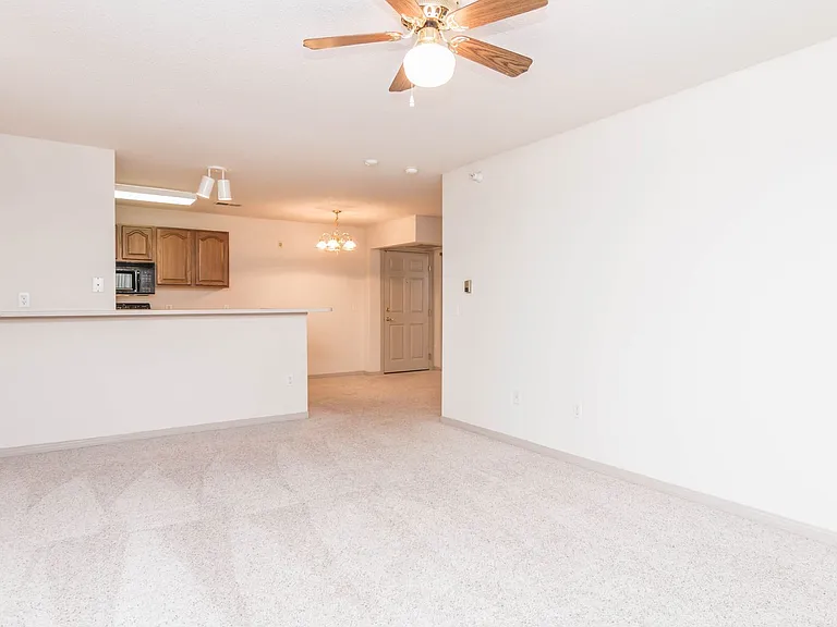 LEXINGTON ESTATES — Photo 23