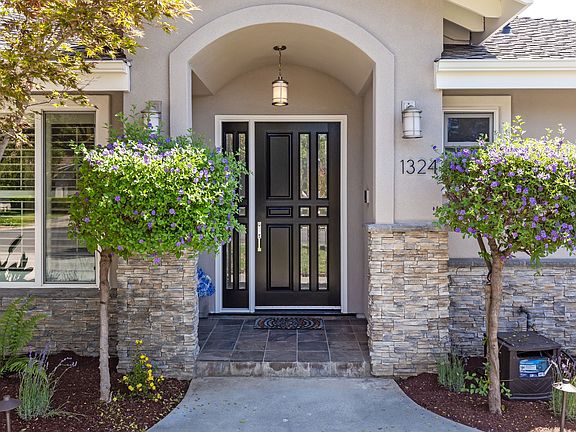 4th image of 1324 Los Arboles Ave