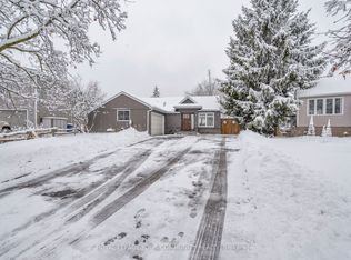11 Summit Cir, East Gwillimbury, ON L9N 1C1