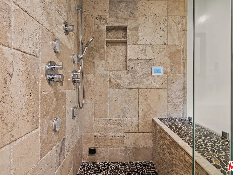 4530 Bakman Ave — Photo 17
