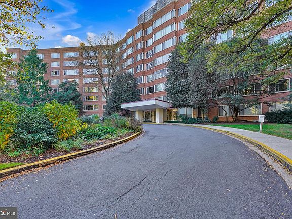 2nd image of 4000 Tunlaw Rd NW APT 220