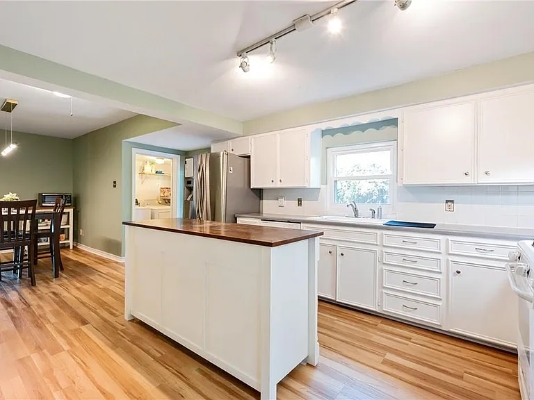 7815 Hardy Dr — Photo 4