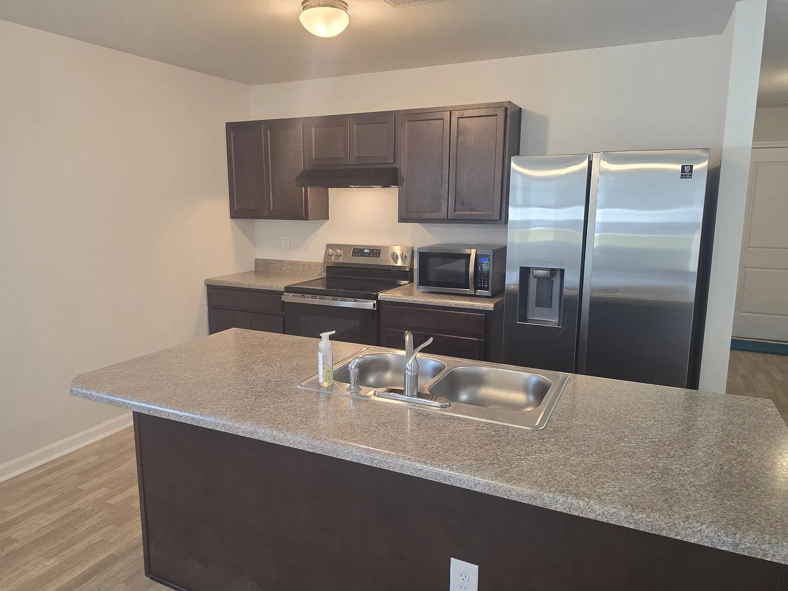 3 bed, 1270 sqft, $1,725 — Photo 4