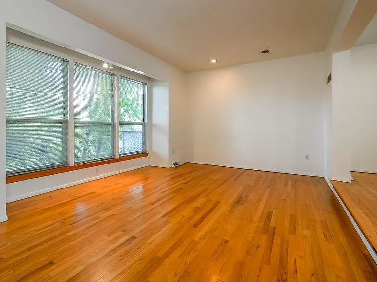 17 Hemingway St — Photo 2