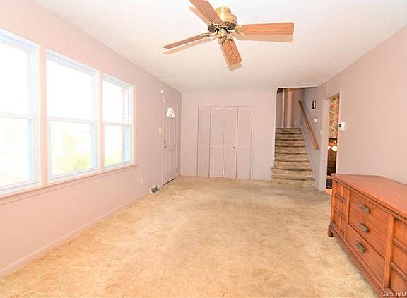 3rd image of 870 Kemper Cir