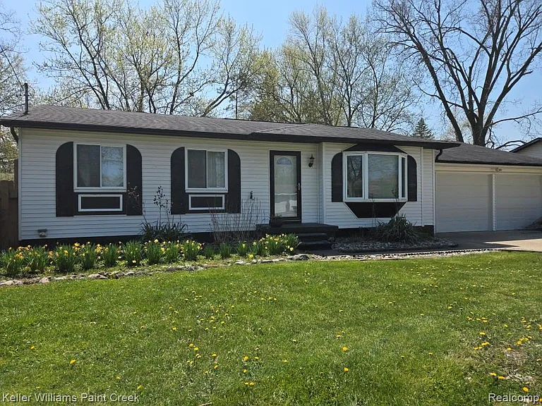 2340 Morton Grand — Photo 2