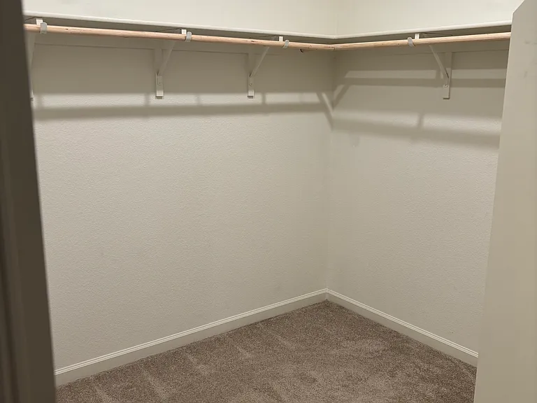 937 Derbyshire Ln #937 — Photo 6