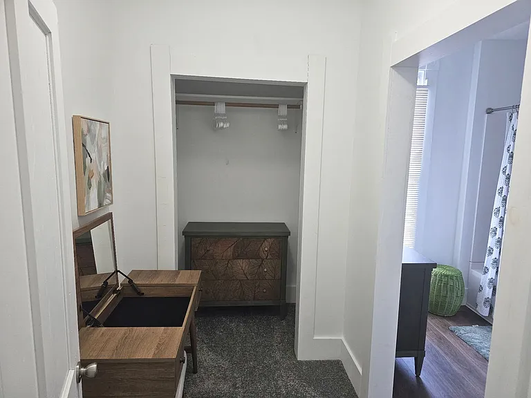 621 N Carver St — Photo 23