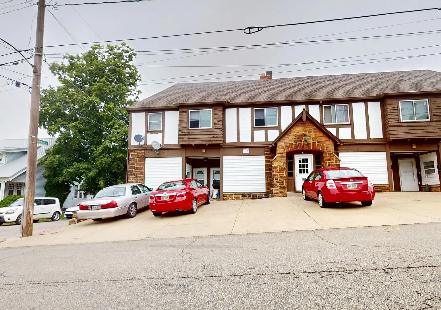 20-28 Helen Ave — Photo 1