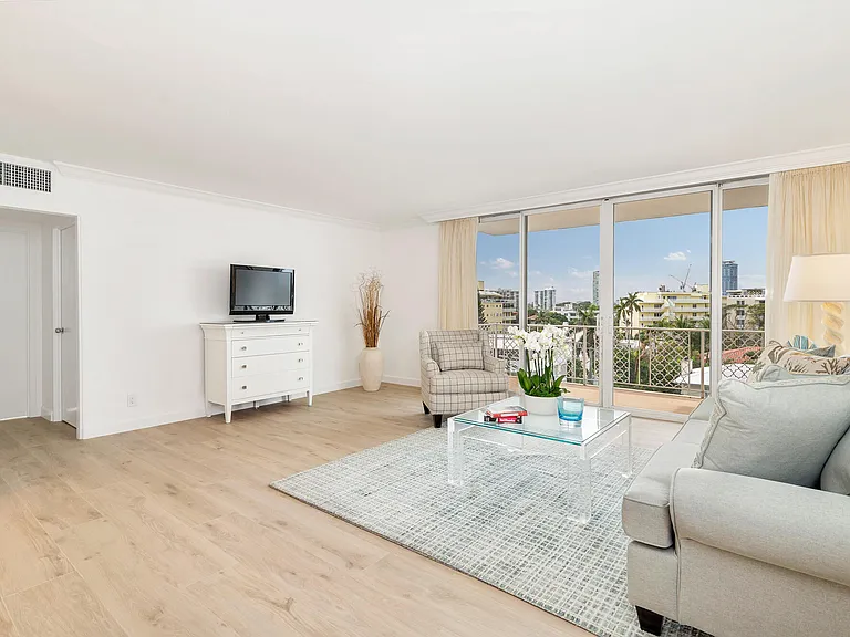 354 Chilean Ave #6C — Photo 2
