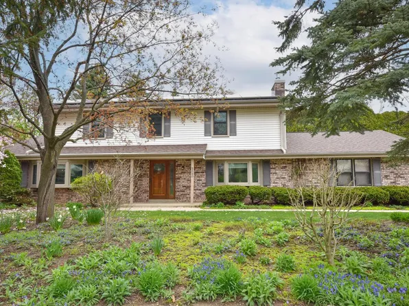 2520 W Margaretta COURT, Glendale, WI 53209