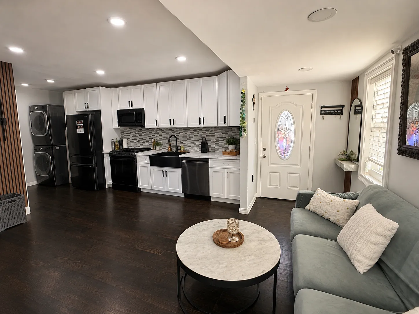 3 bed, 850 sqft, $3,650 — Photo 2