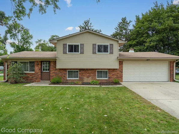 1895 Greenmeadow Dr, Walled Lake, MI 48390