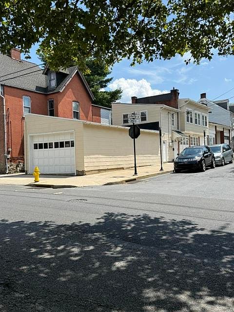 1st image of 1044 W Liberty St