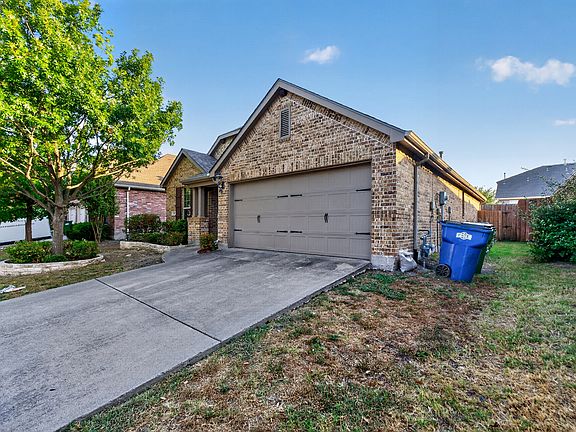 3rd image of 417 Hackberry Dr