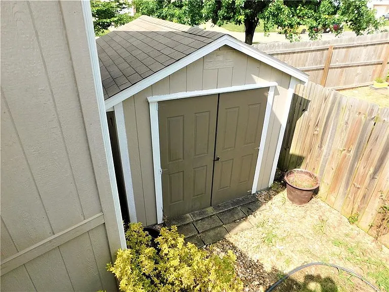 1501 Stoneybrooke Dr — Photo 25