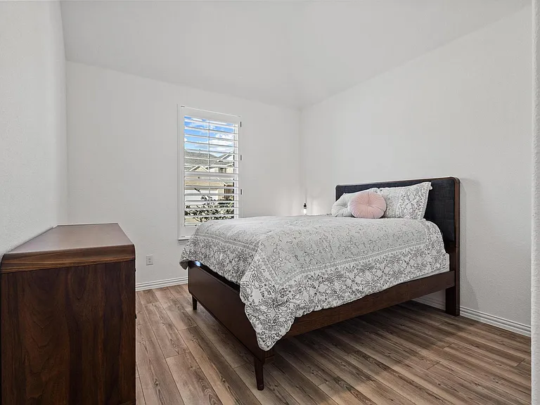1724 Emmanuel Ln — Photo 17