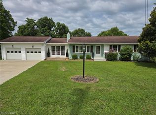 52 Meadow Lane Cir, Parkersburg, WV 26101