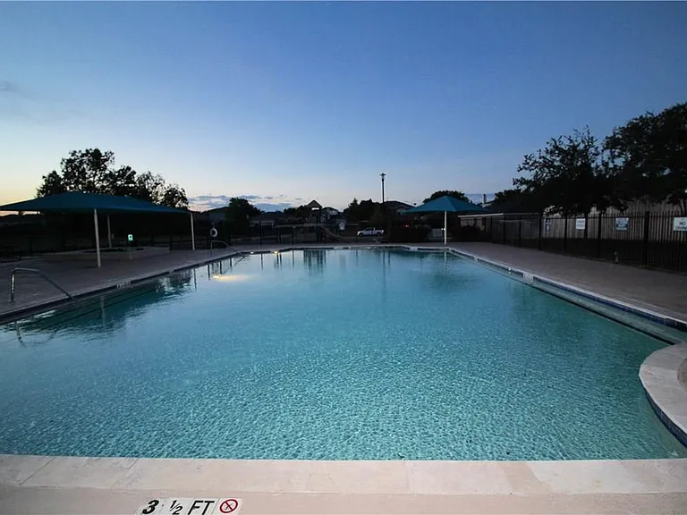 1557 Chivalry Ln — Photo 15