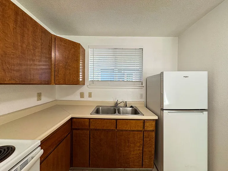 2148 Primrose Dr #4 — Photo 10