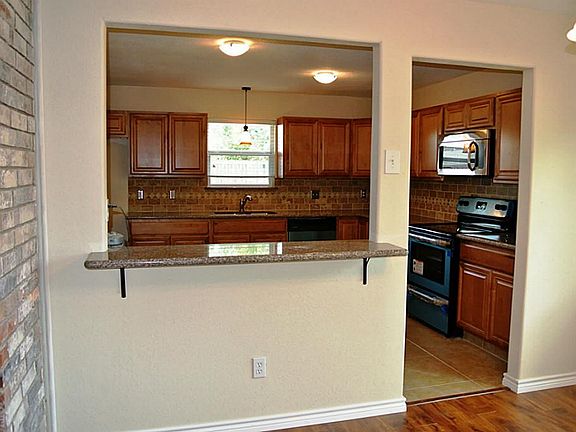 Pass through from living room to kitchen