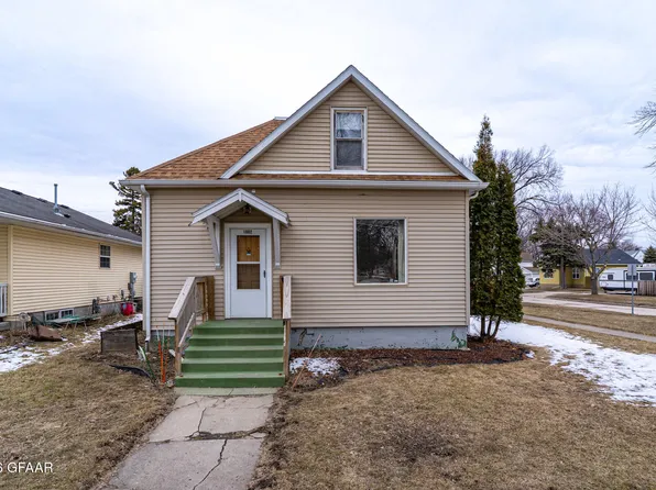 1002 Cherry St, Grand Forks, ND 58201