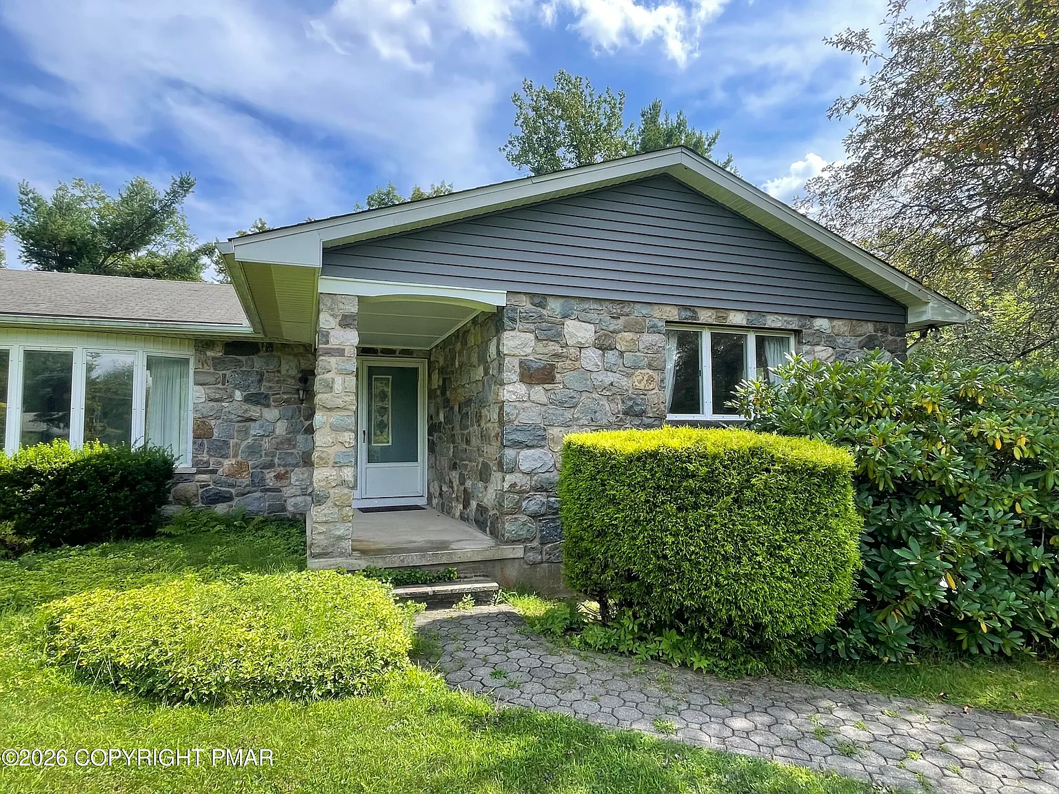 3 bed, 2.5 bath, 3671 sqft, $2,850 — Photo 3