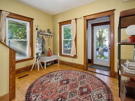 4th image of 894 23rd Ave SE