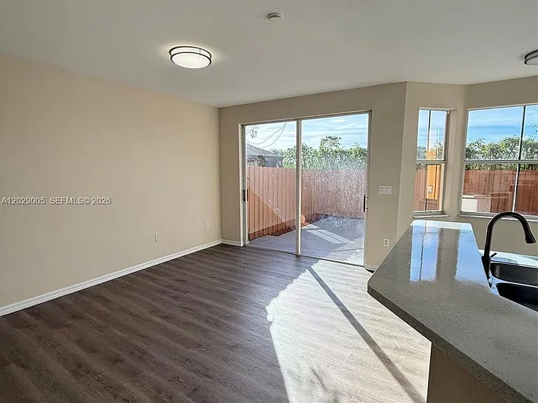 8528 SW 166th Pl #8528 — Photo 7
