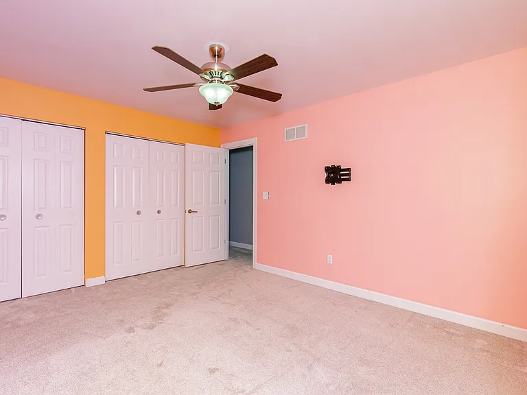 120 Roehampton Ln — Photo 67