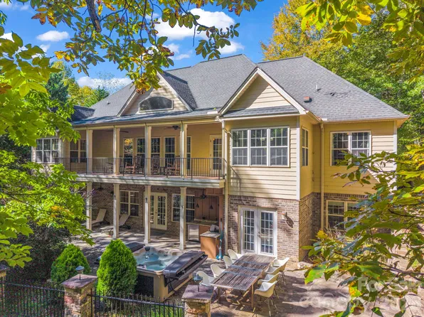 148 Courtland Ct, Lake Lure, NC 28746