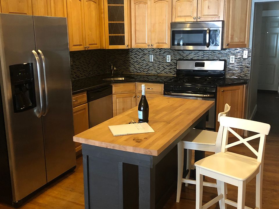 2nd image of 804 S Conkling St