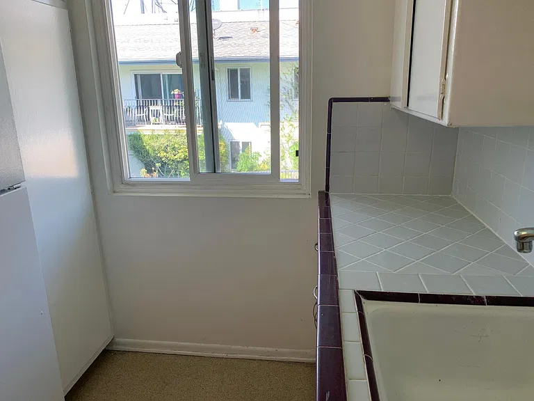 1138 S La Cienega Blvd #9 — Photo 19