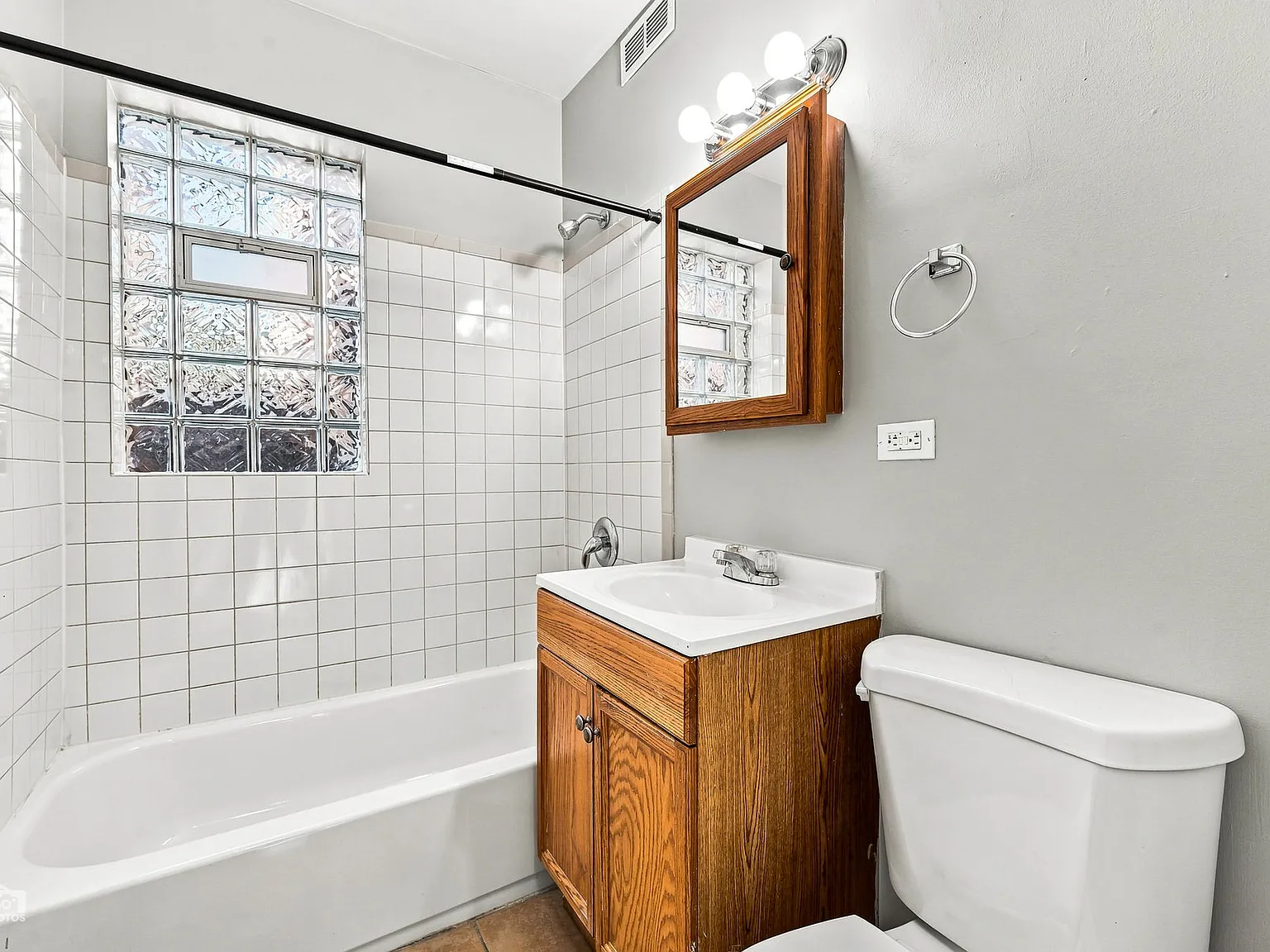 Studio, 420 sqft, $875 — Photo 2