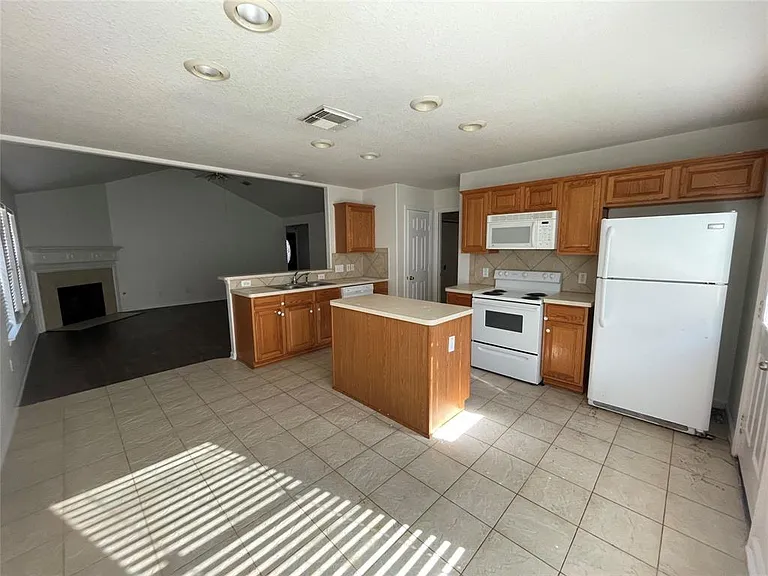 3314 Falcon Trail Dr — Photo 4