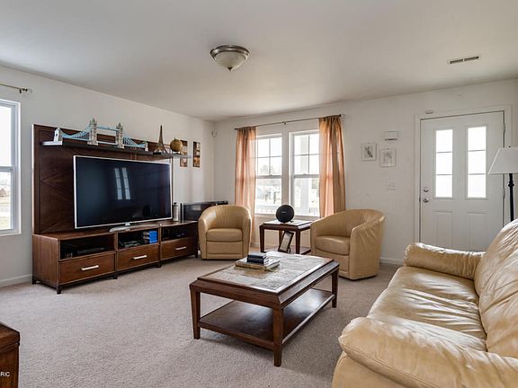 2nd image of 1882 Oshtemo Woods Ln