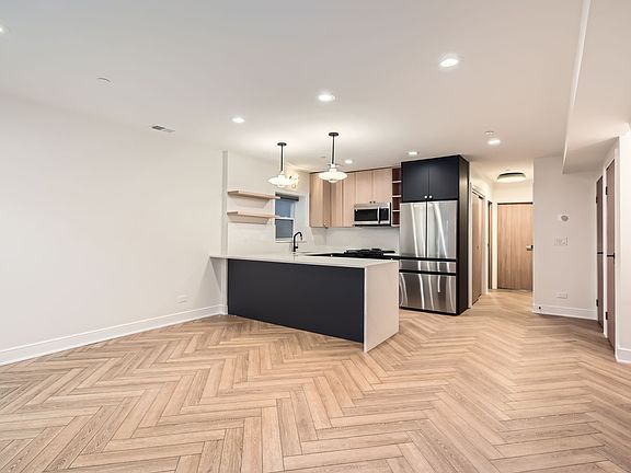 2nd image of 1655 W Superior St #1