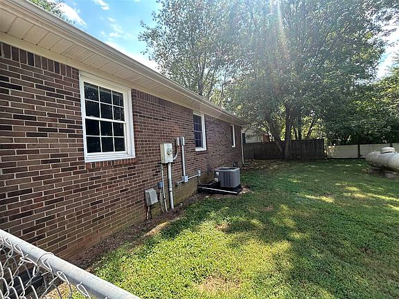 4th image of 180 Skyview Dr