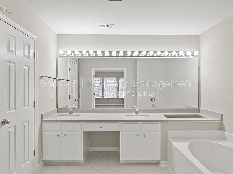 400 Berlin Way — Photo 25